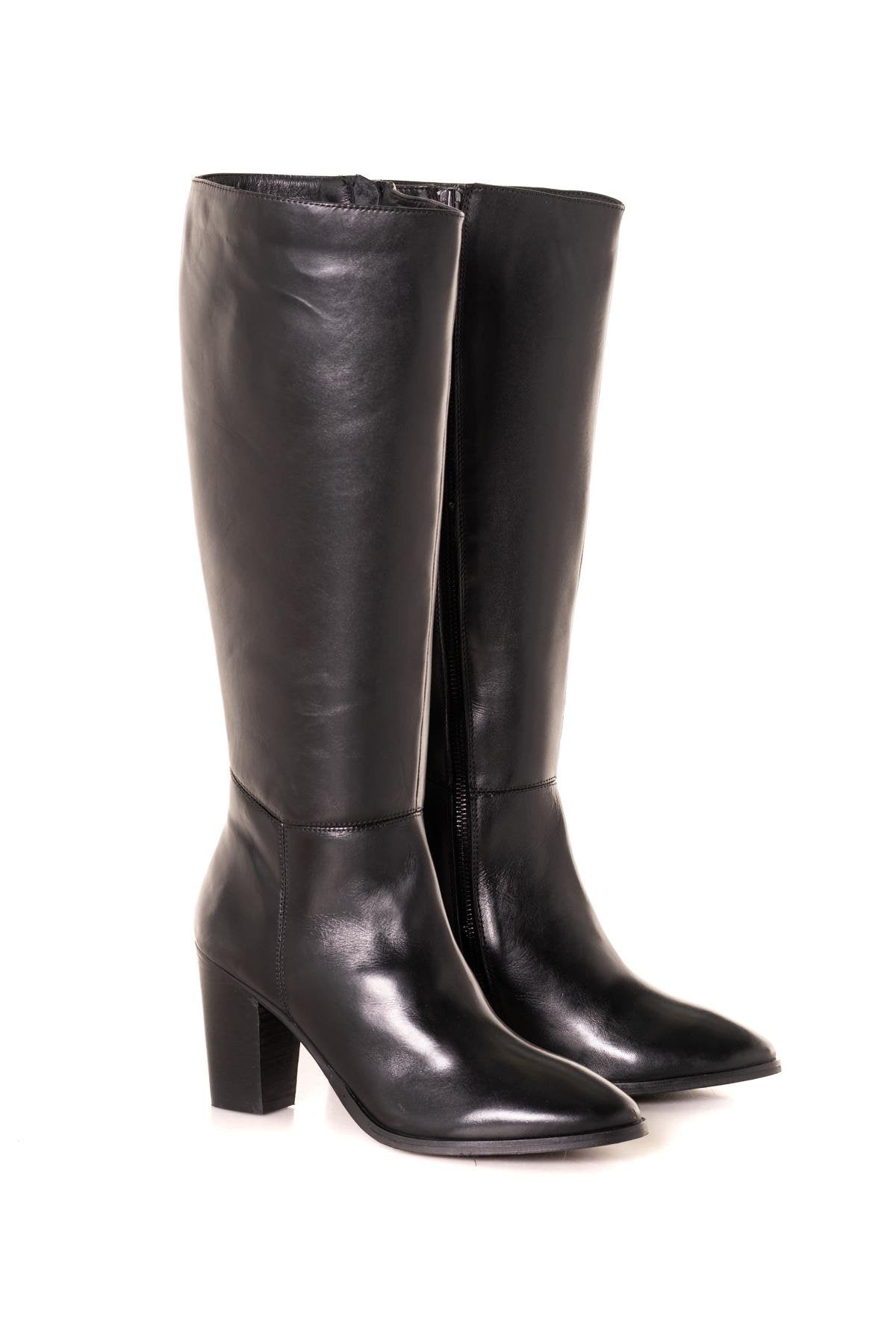 Women's leather boot - Image n°1