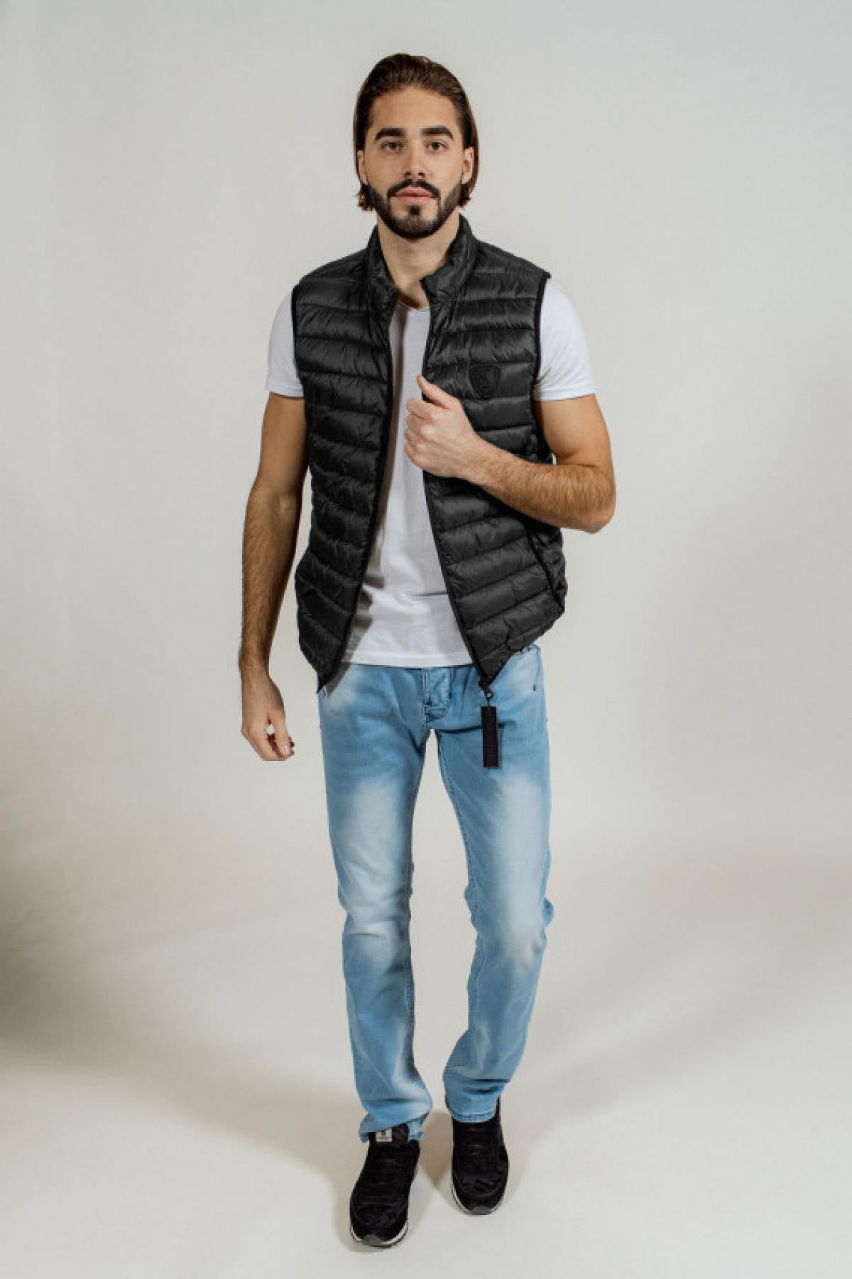 Thin black sleeveless down jacket - Image n°1