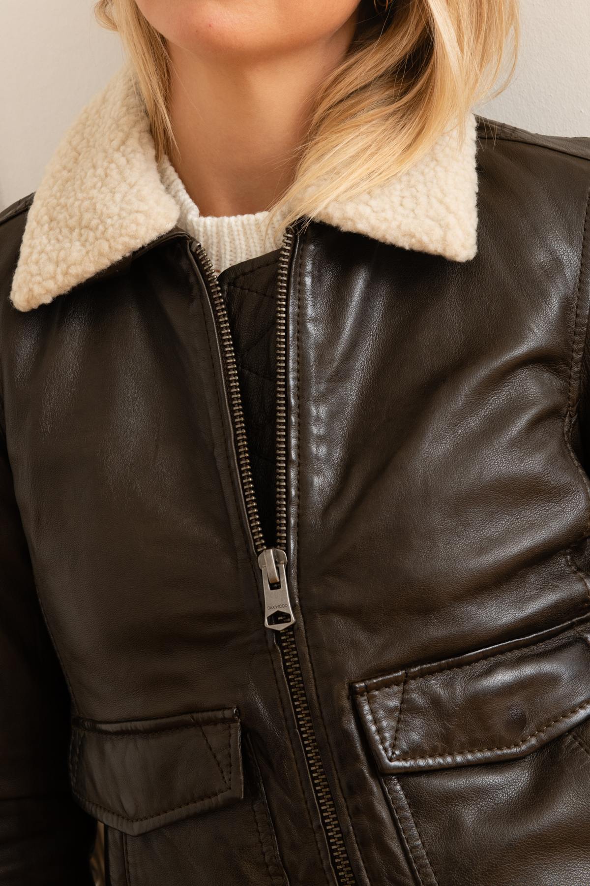 Leather jacket with removable fur collar - Image n°6