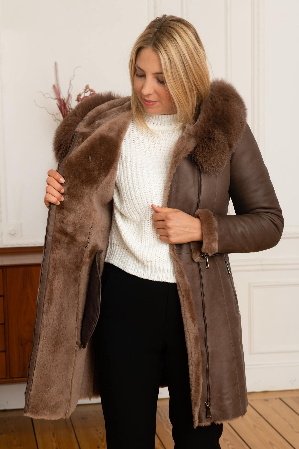 Chocolate double-faced sheepskin coat - Image n°3