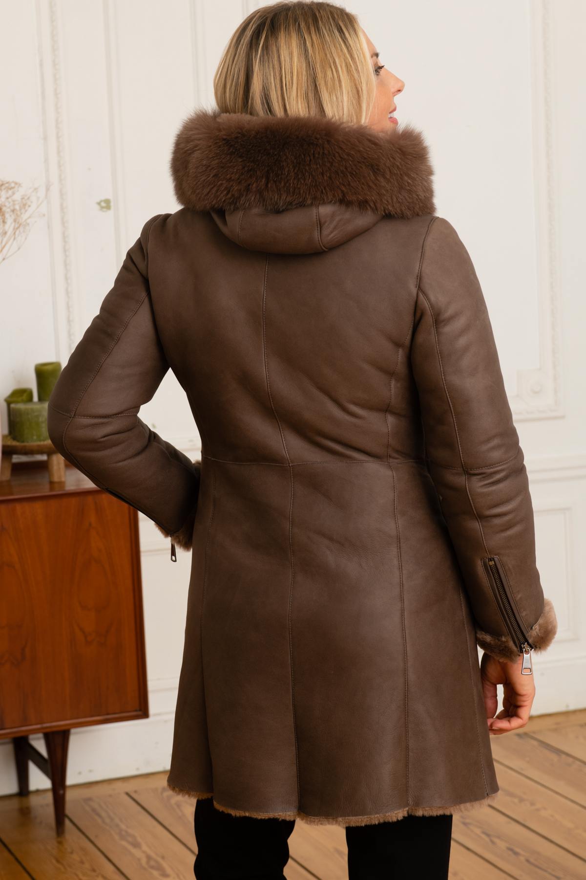 Chocolate double-faced sheepskin coat - Image n°5