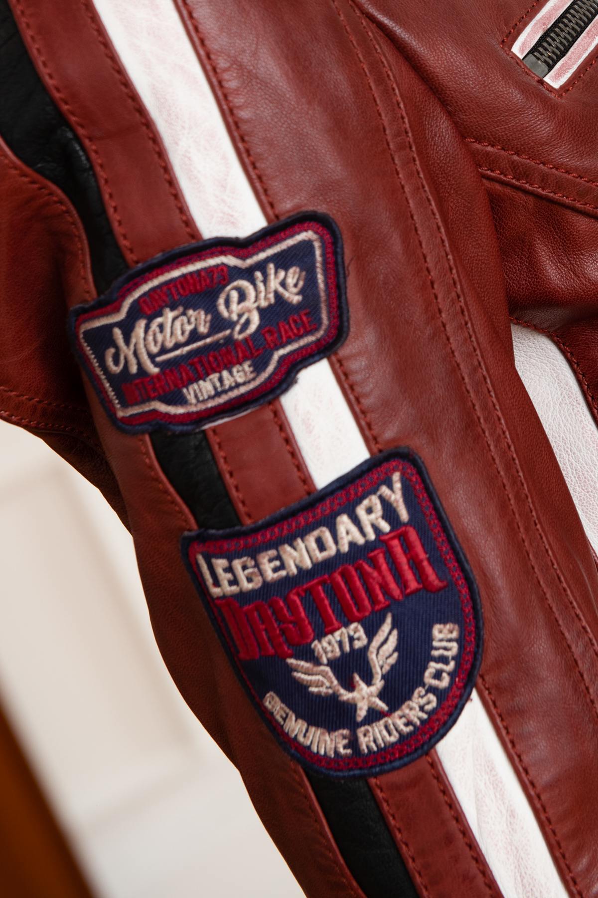 Dark red racer-style leather jacket - Image n°8