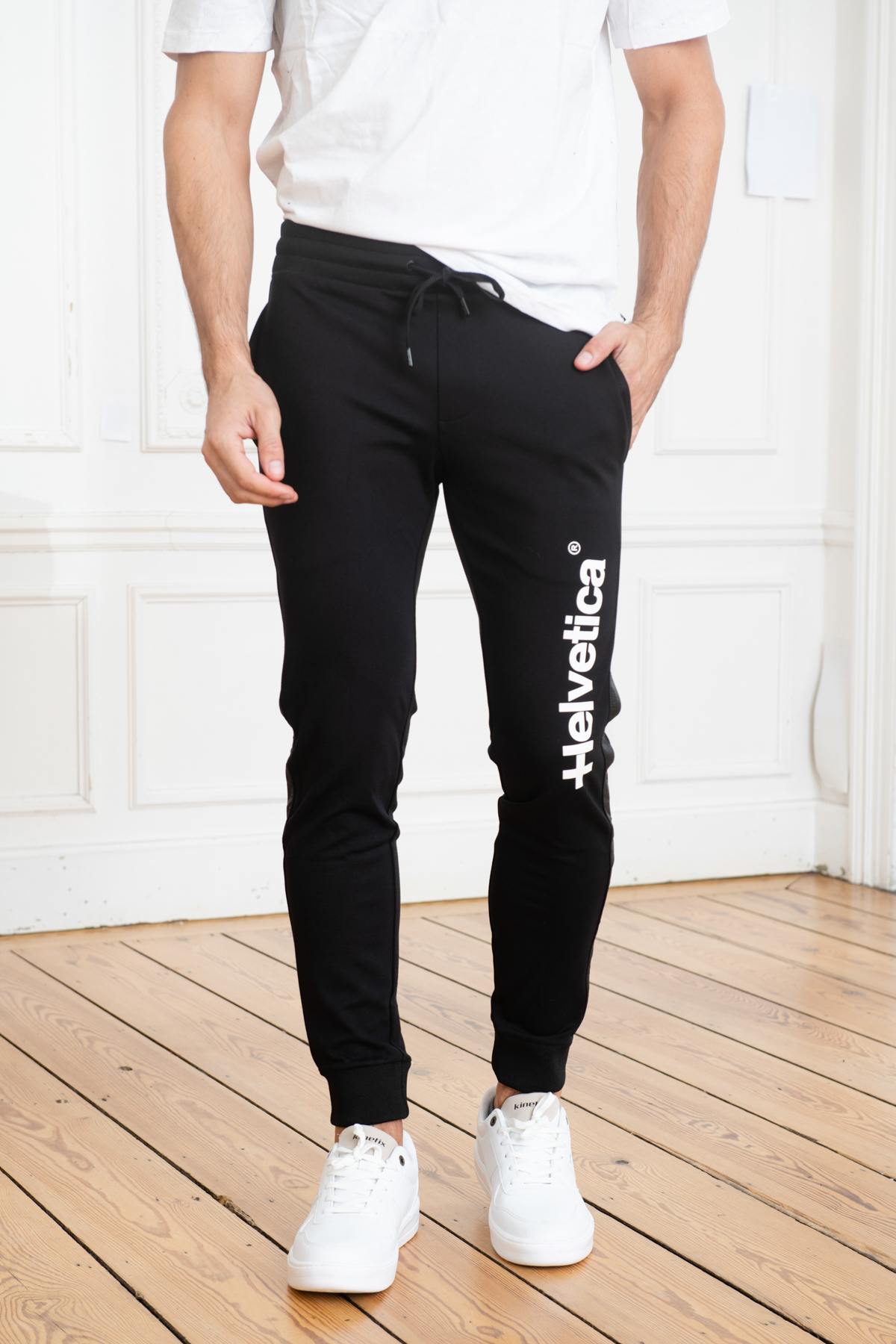 Black jogging pants - Image n°1