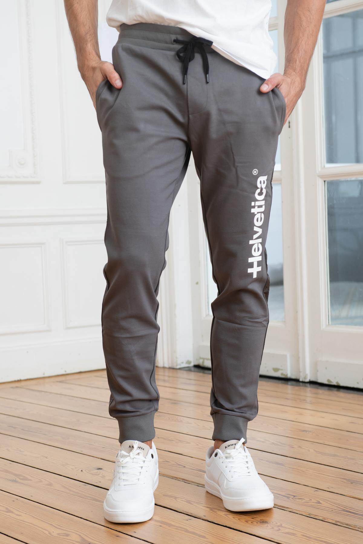 Gray jogging pants - Image n°1