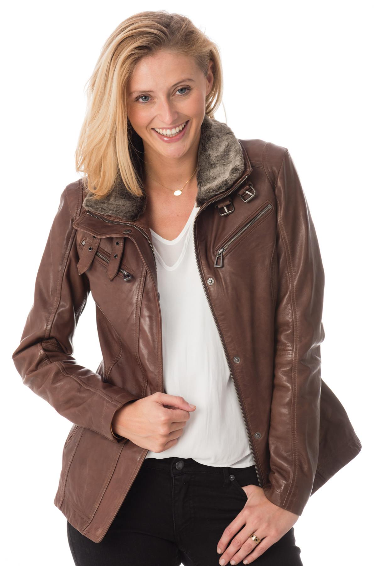 Chic leather coat for women - Image n°1