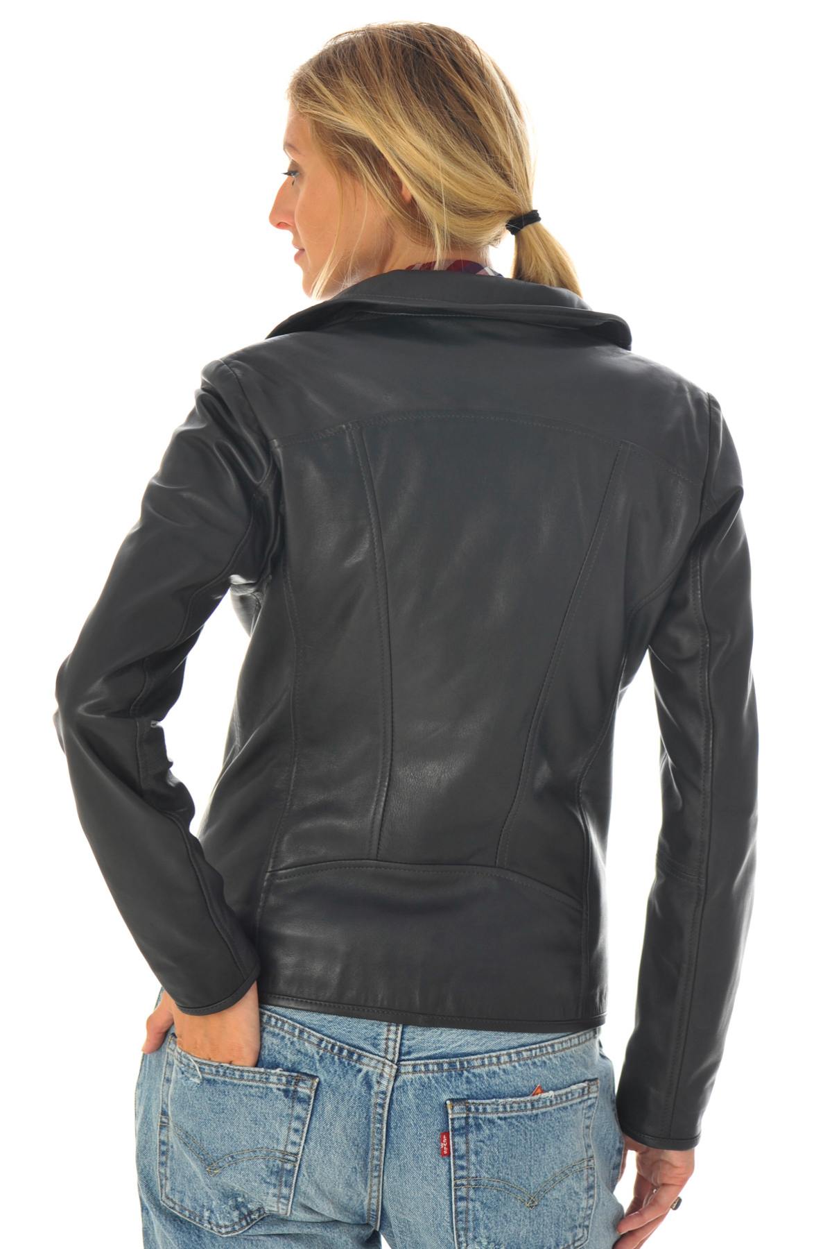 Feminine leather jacket with drop collar - Image n°5