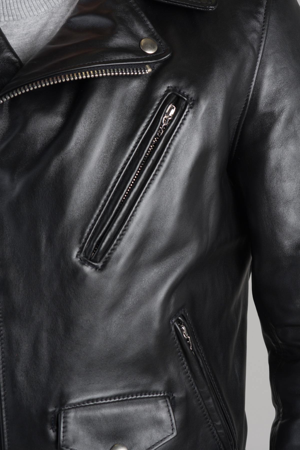 Perfecto in black horse leather - Image n°10