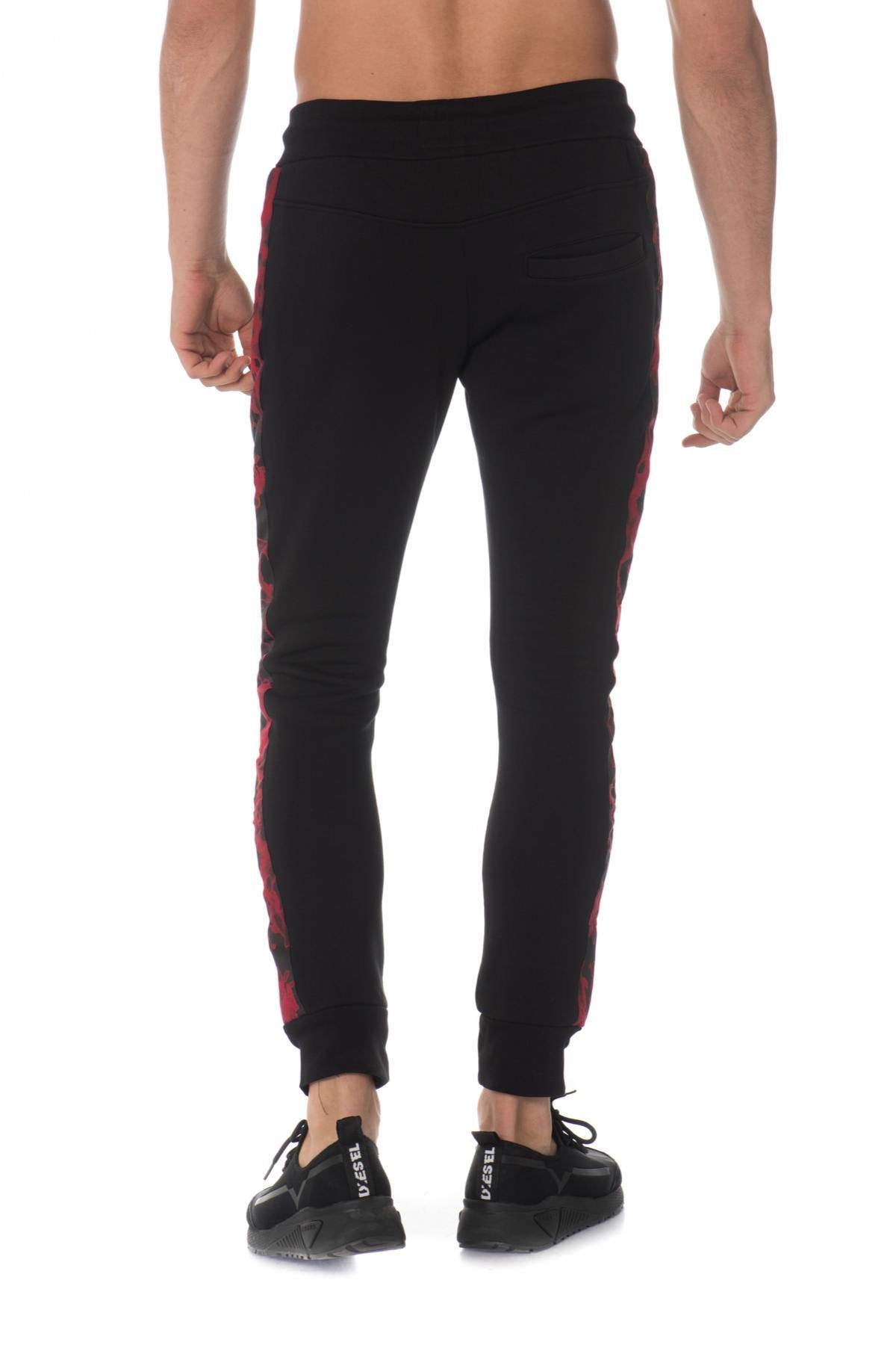 Black jogging pants with red contrasting stripe - Image n°5