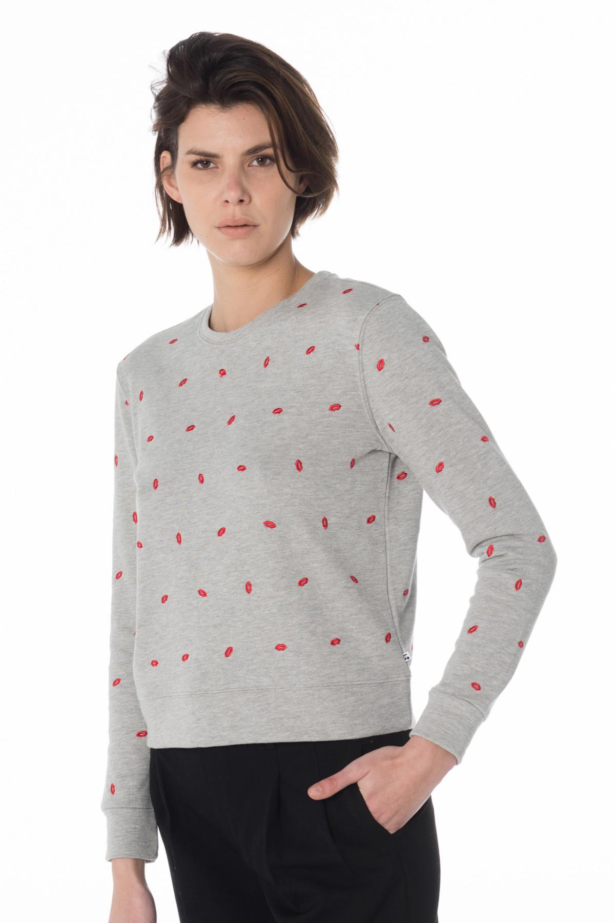 Gray sweater with lips pattern - Image n°1