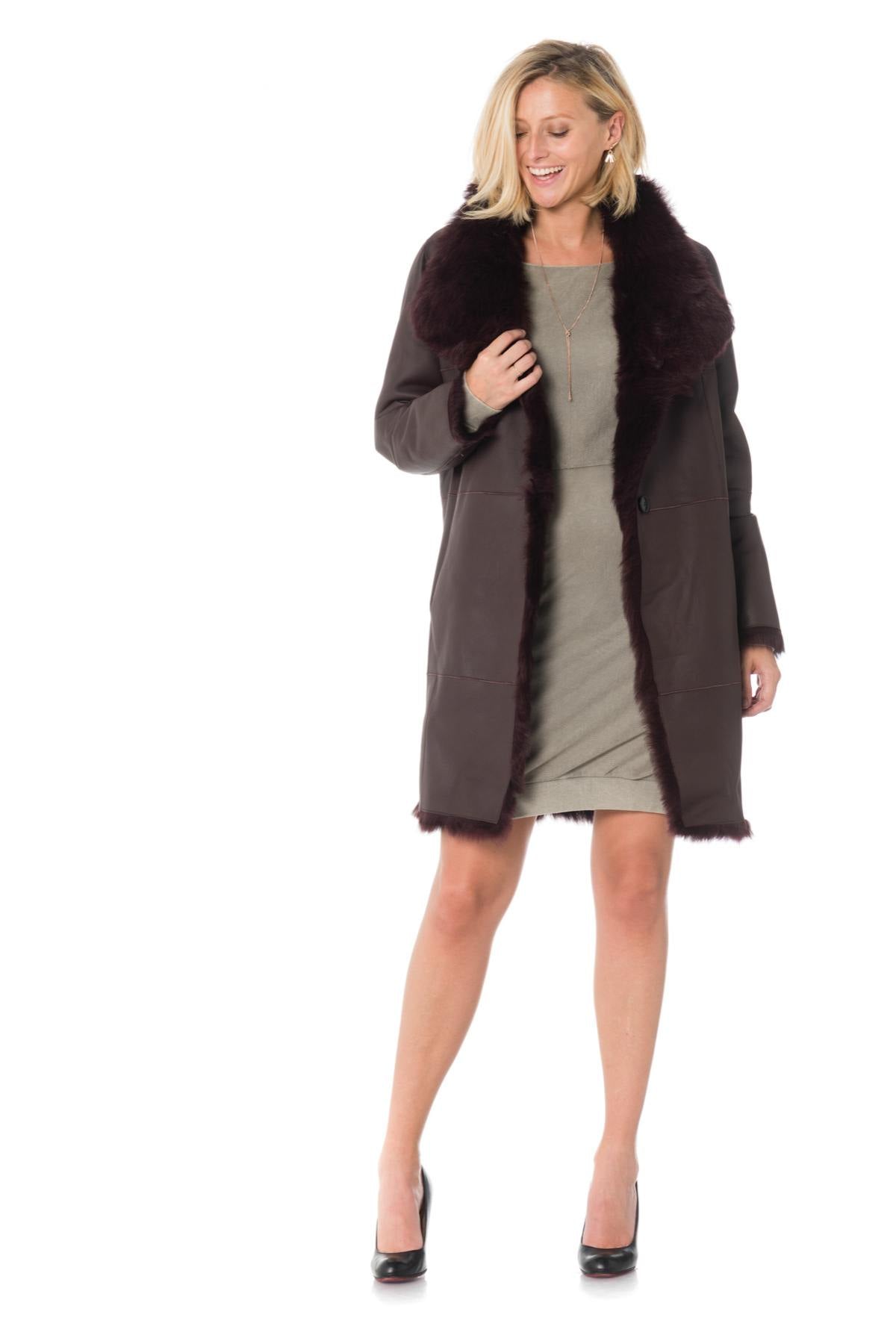 Intuition women's shearling coat in plum color - Image n°3