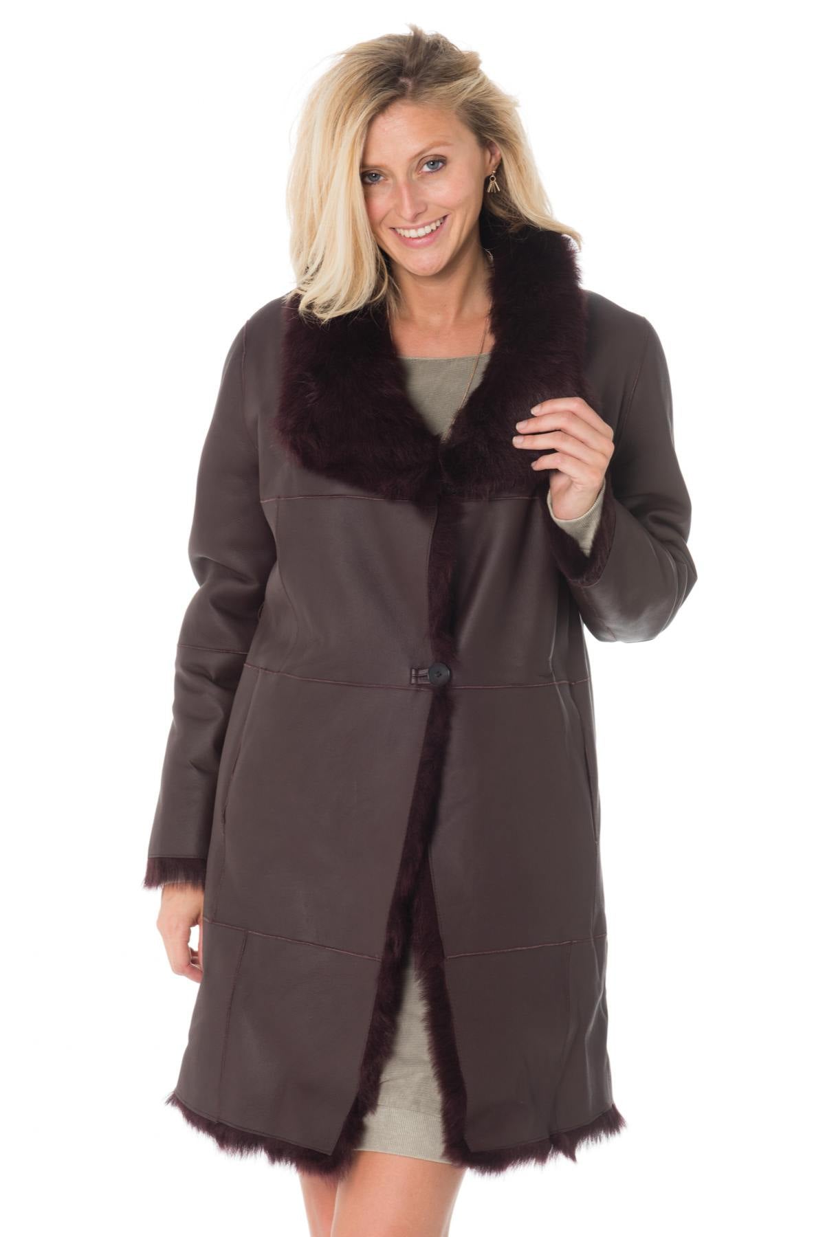 Intuition women's shearling coat in plum color - Image n°1