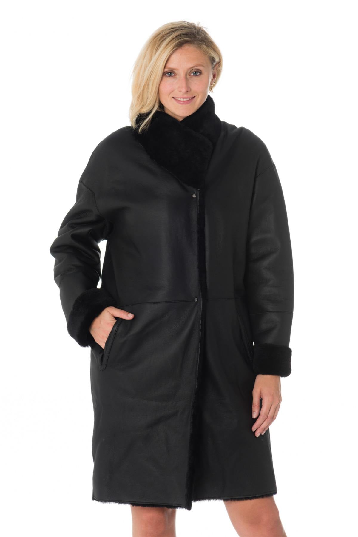 Reversible black shearling coat - Image n°5