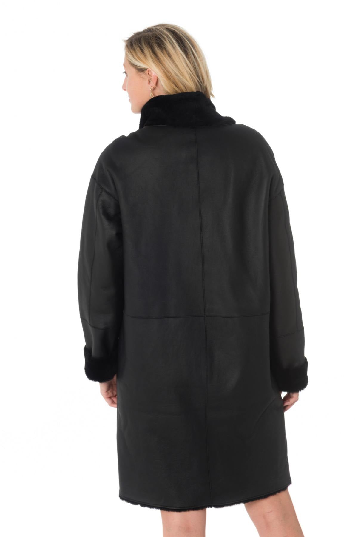 Reversible black shearling coat - Image n°7