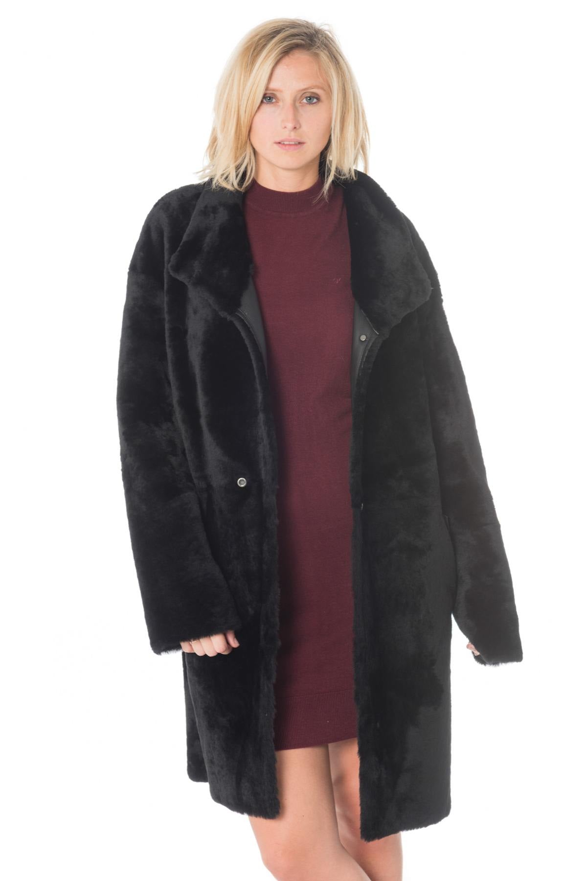 Reversible black shearling coat - Image n°6