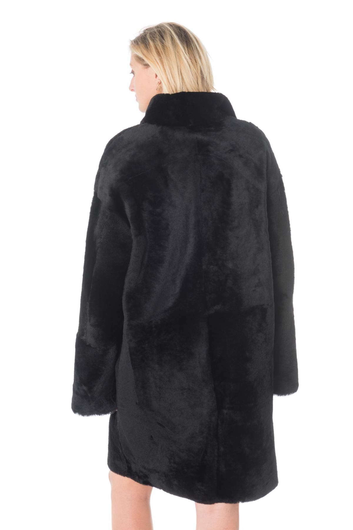 Reversible black shearling coat - Image n°8