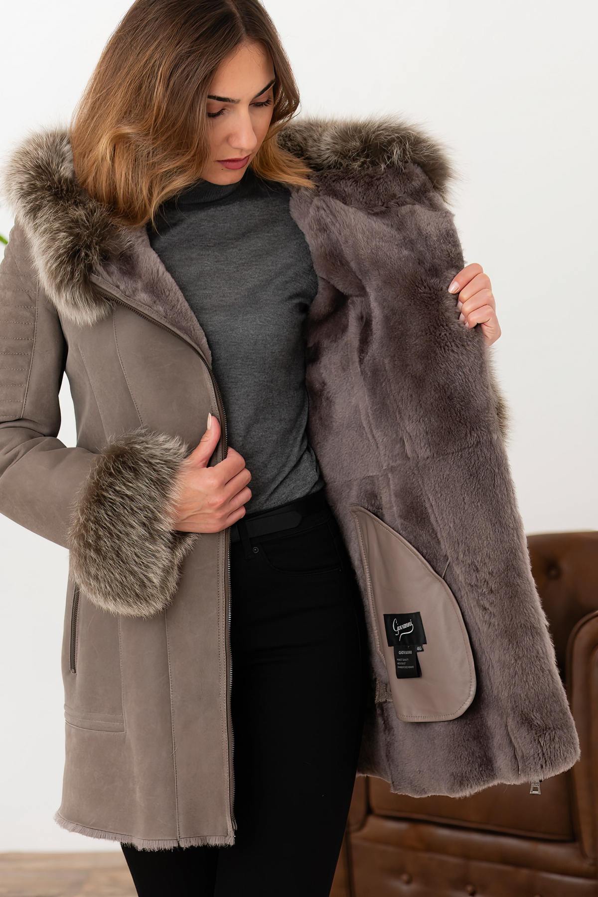 Coat in shearling and fox fur - Image n°7