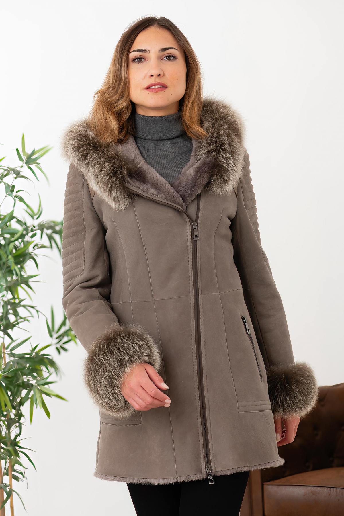 Coat in shearling and fox fur - Image n°1