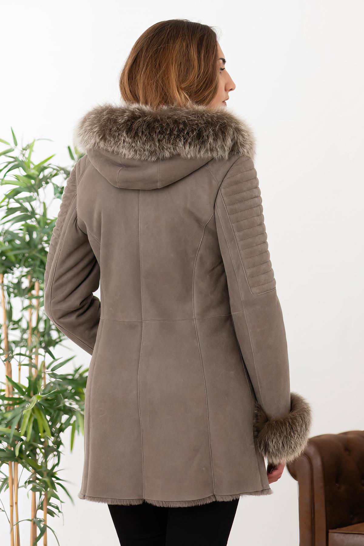 Coat in shearling and fox fur - Image n°5