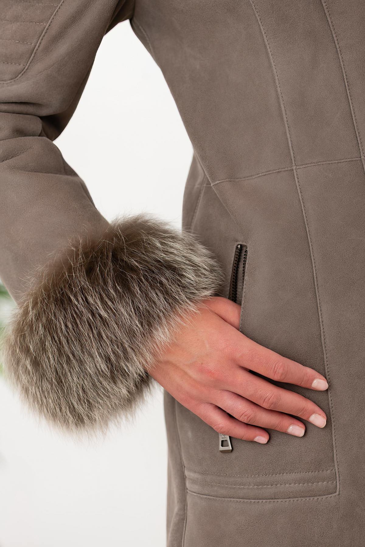 Coat in shearling and fox fur - Image n°6