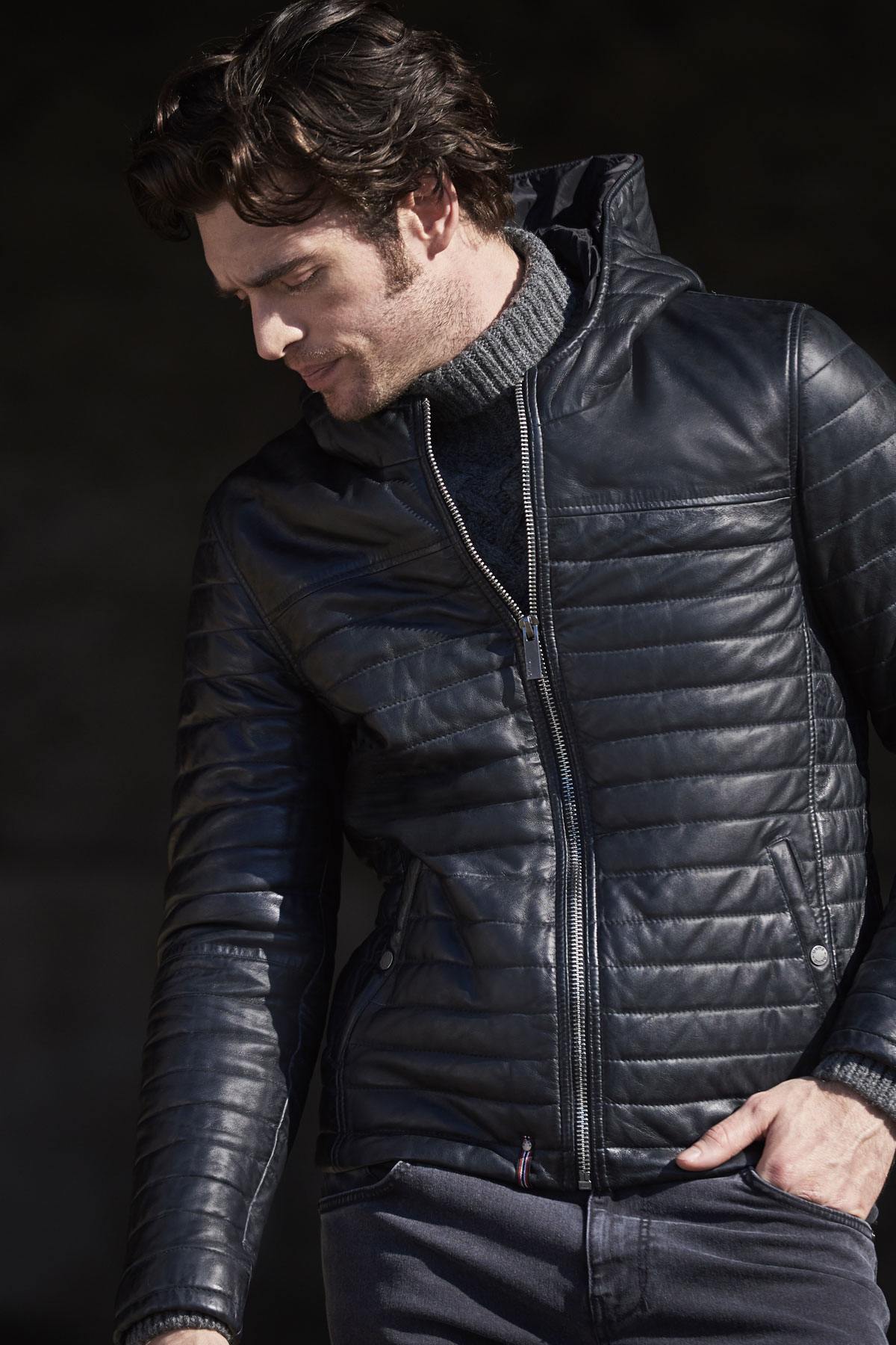  Thin and warm men's down jacket in black color - Image n°1