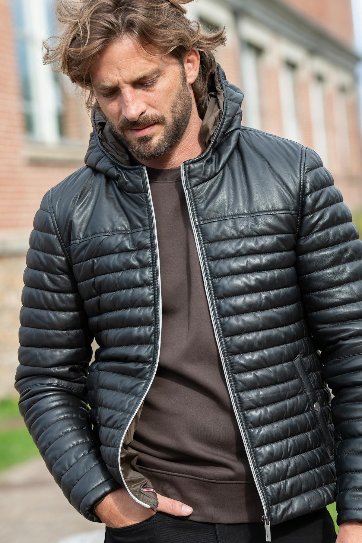  Thin and warm men's down jacket in black color - Image n°2