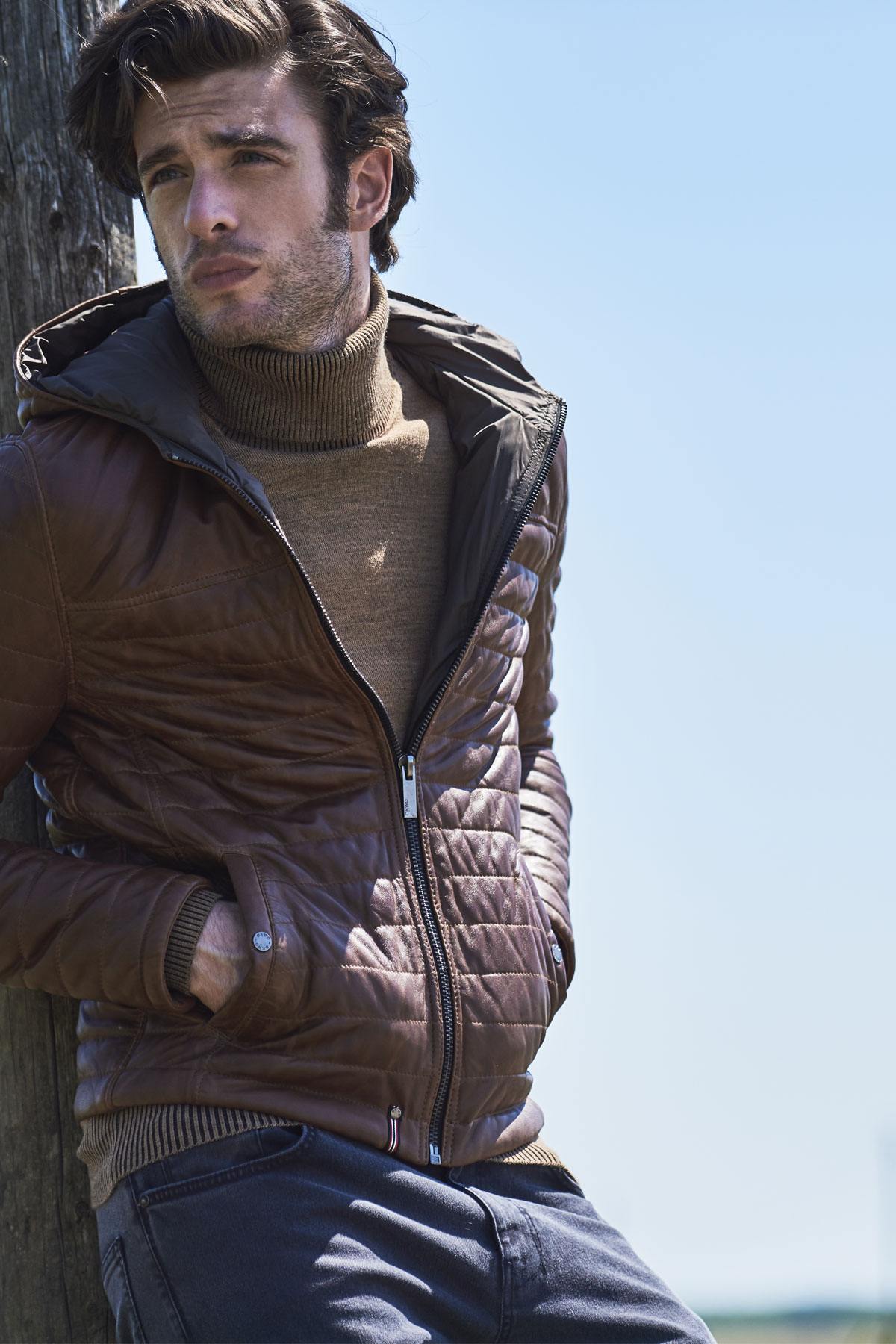 Men's down jacket with hood in cognac sheep leather - Image n°9