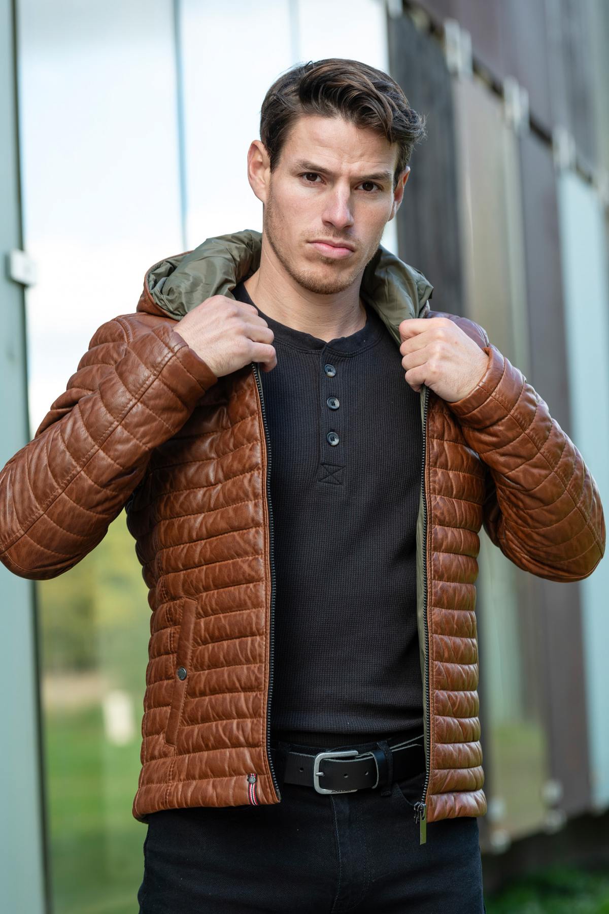 Men's down jacket with hood in cognac sheep leather - Image n°2