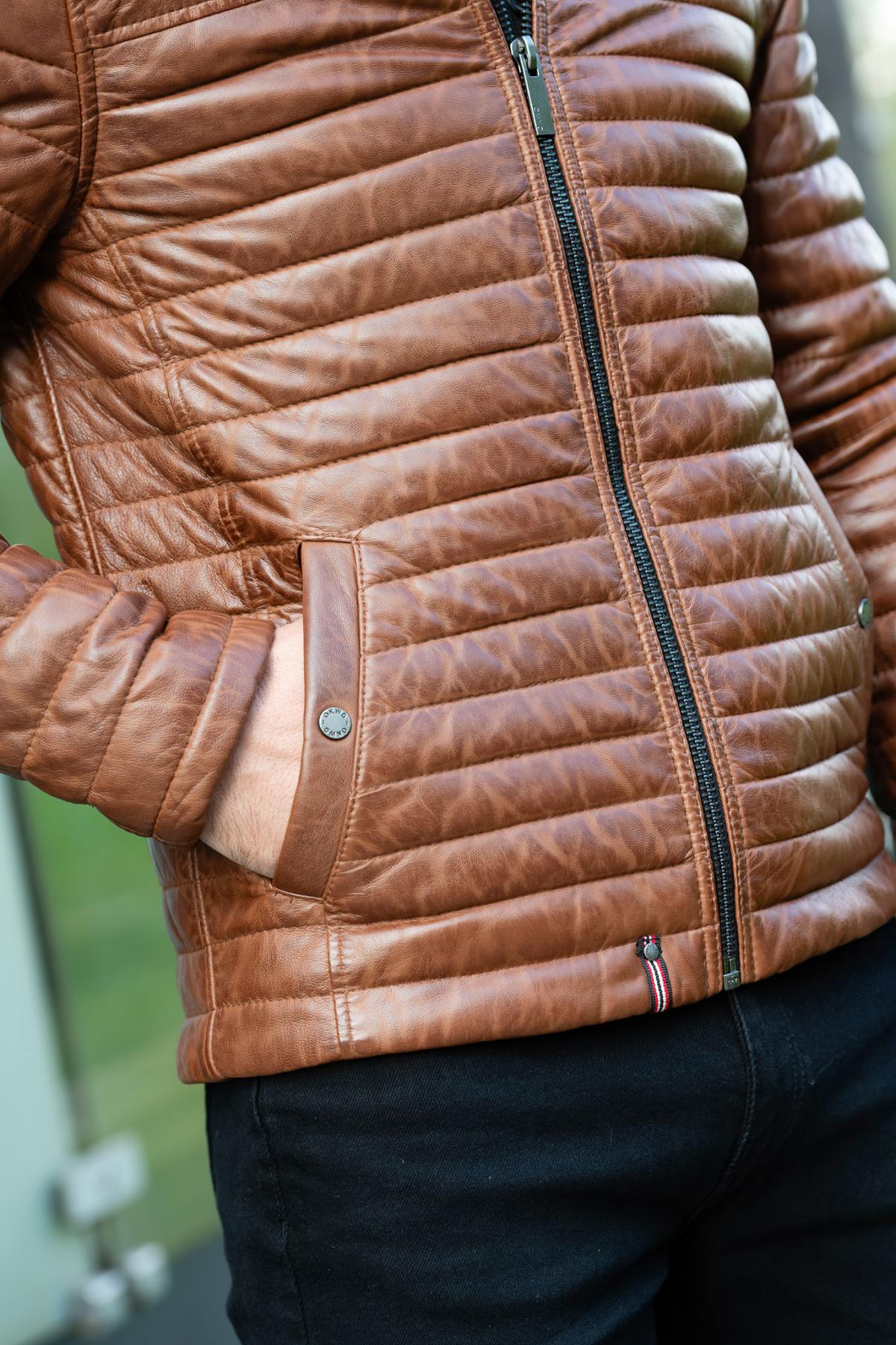 Men's down jacket with hood in cognac sheep leather - Image n°5