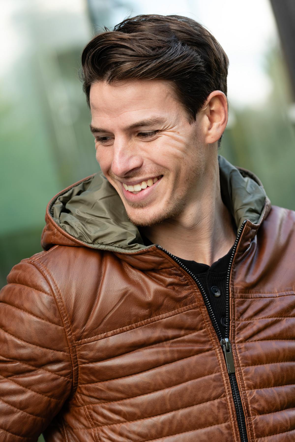 Men's down jacket with hood in cognac sheep leather - Image n°4