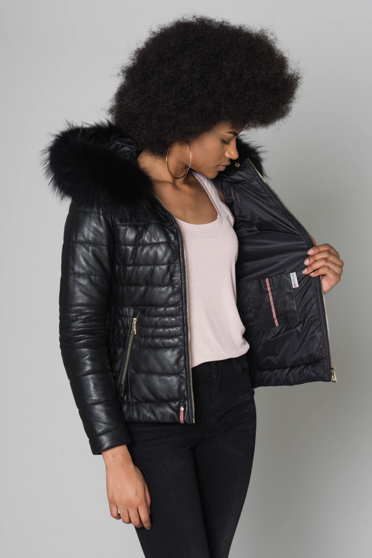 Women's down jacket in black sheepskin leather with black raccoon fur - Image n°4