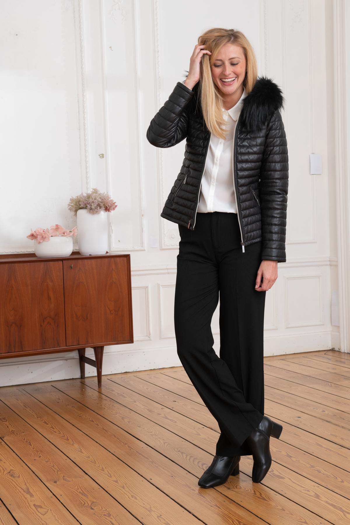 Black shiny effect sheepskin down jacket - Image n°2