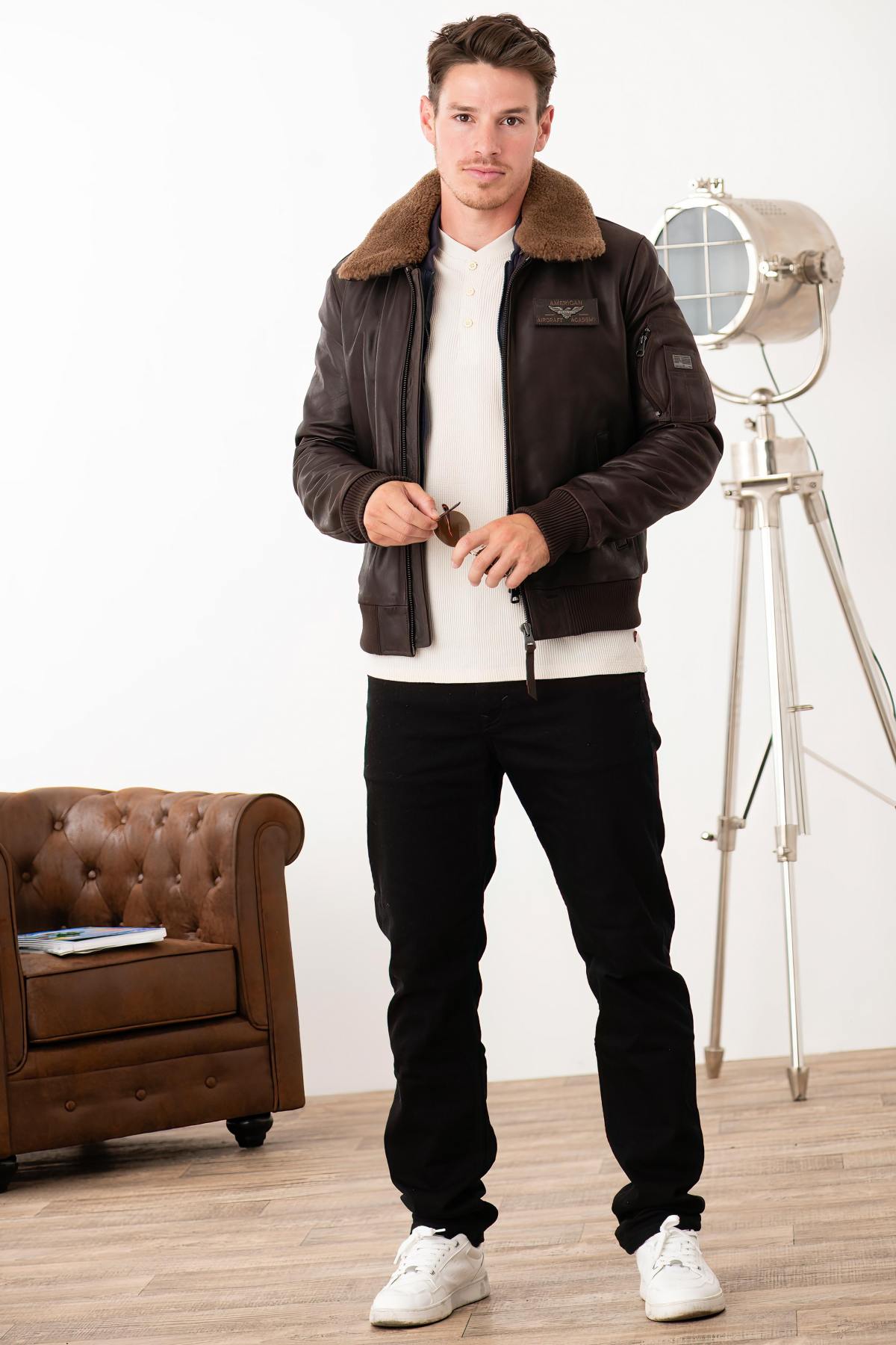 Brown cowhide leather bomber jacket - Image n°2