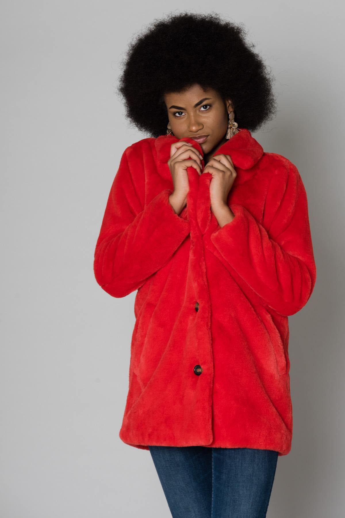 Red faux fur coat - Image n°8