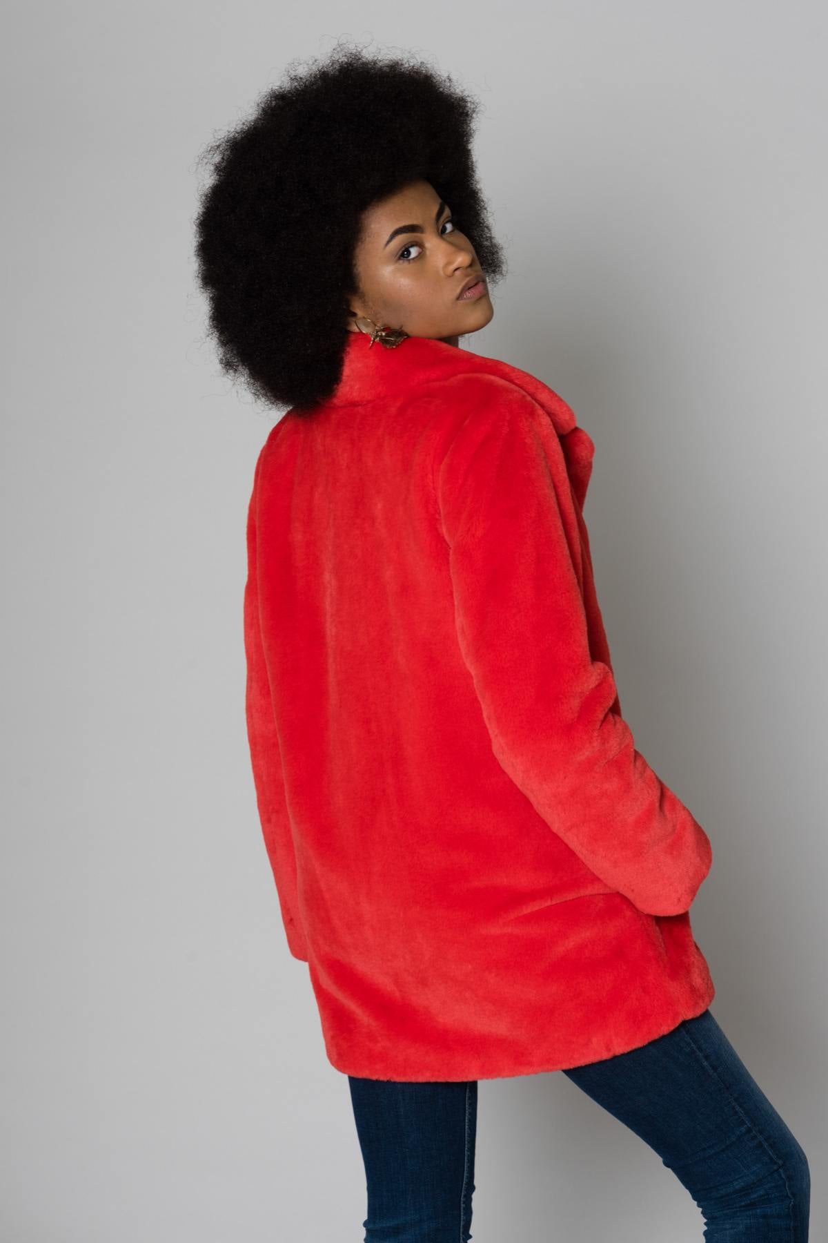 Red faux fur coat - Image n°7