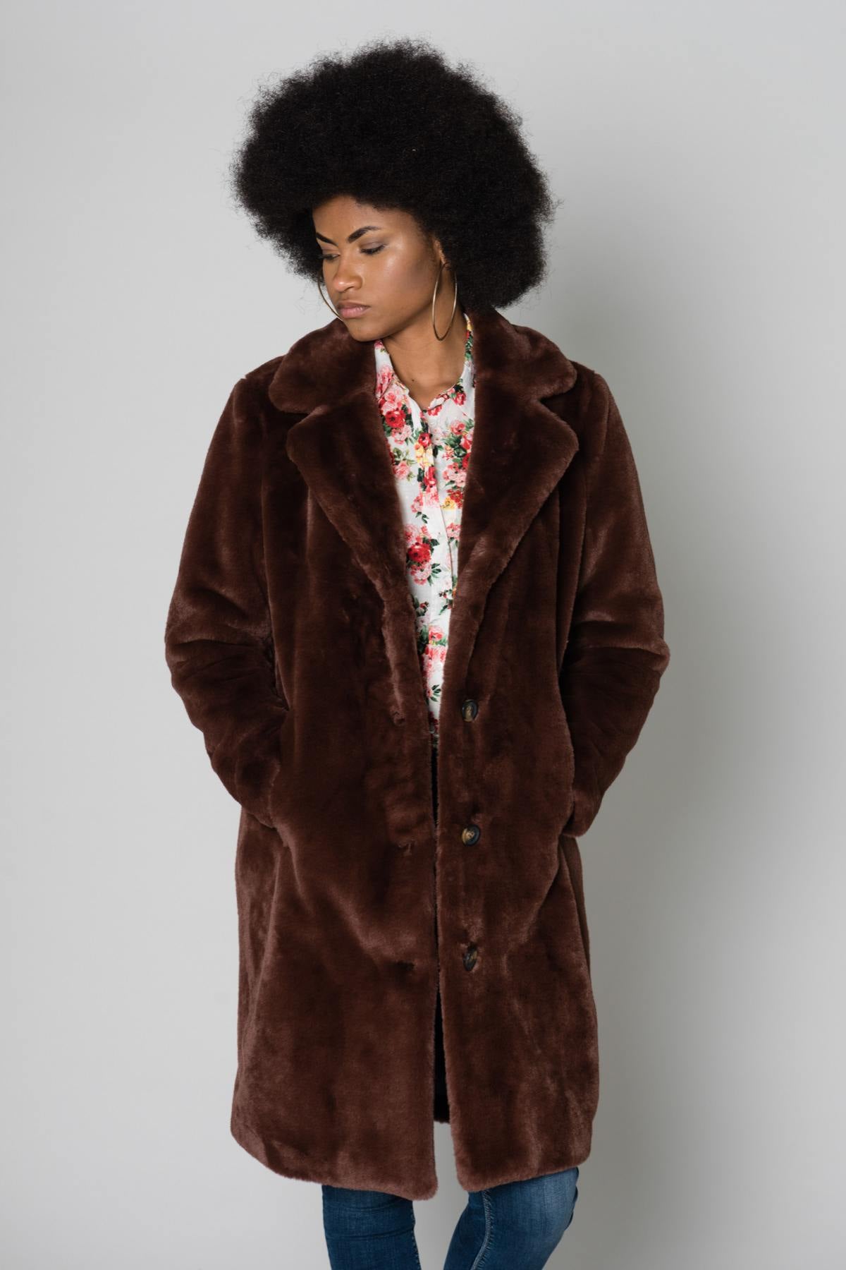 Brown faux fur coat - Image n°4