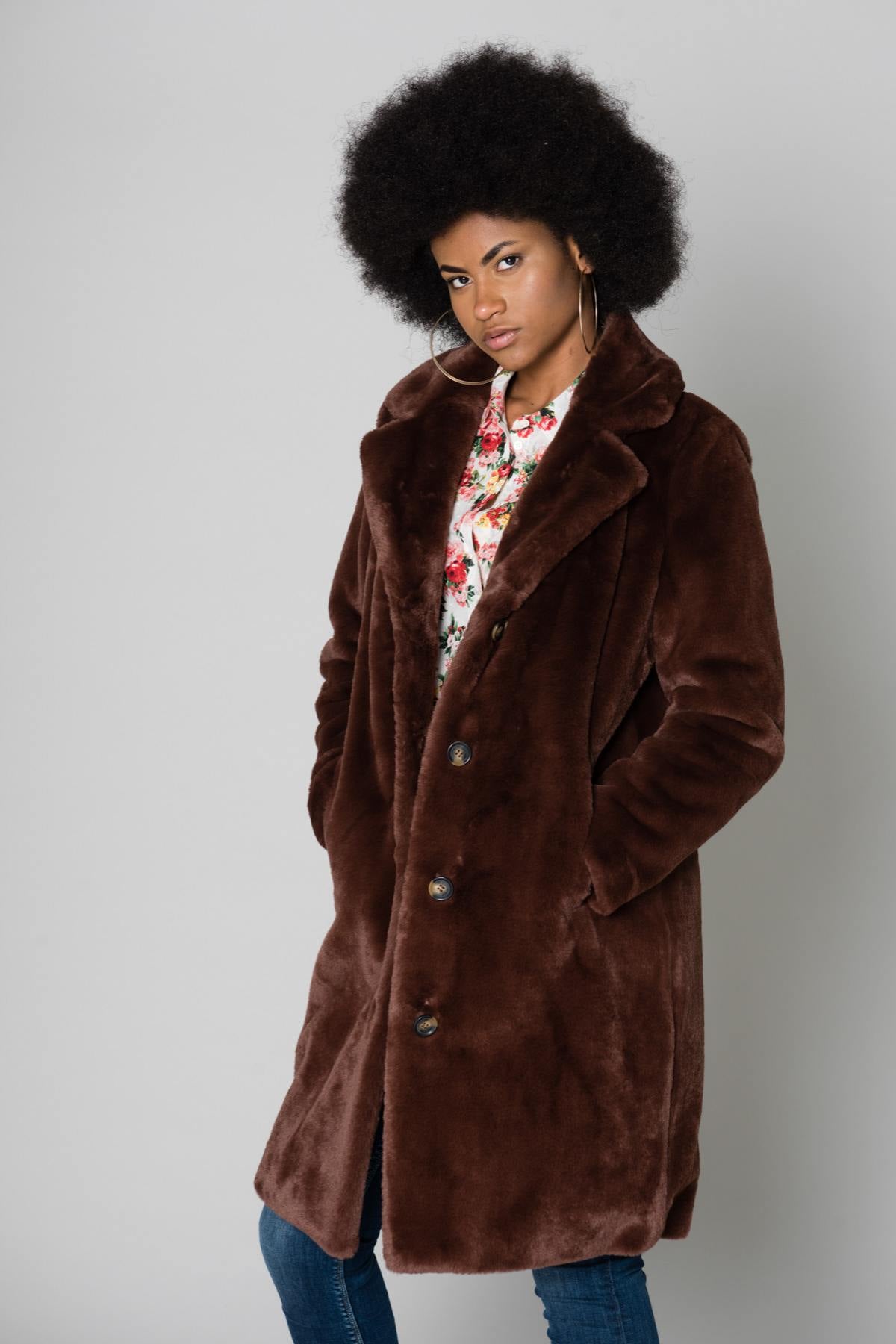 Brown faux fur coat - Image n°2