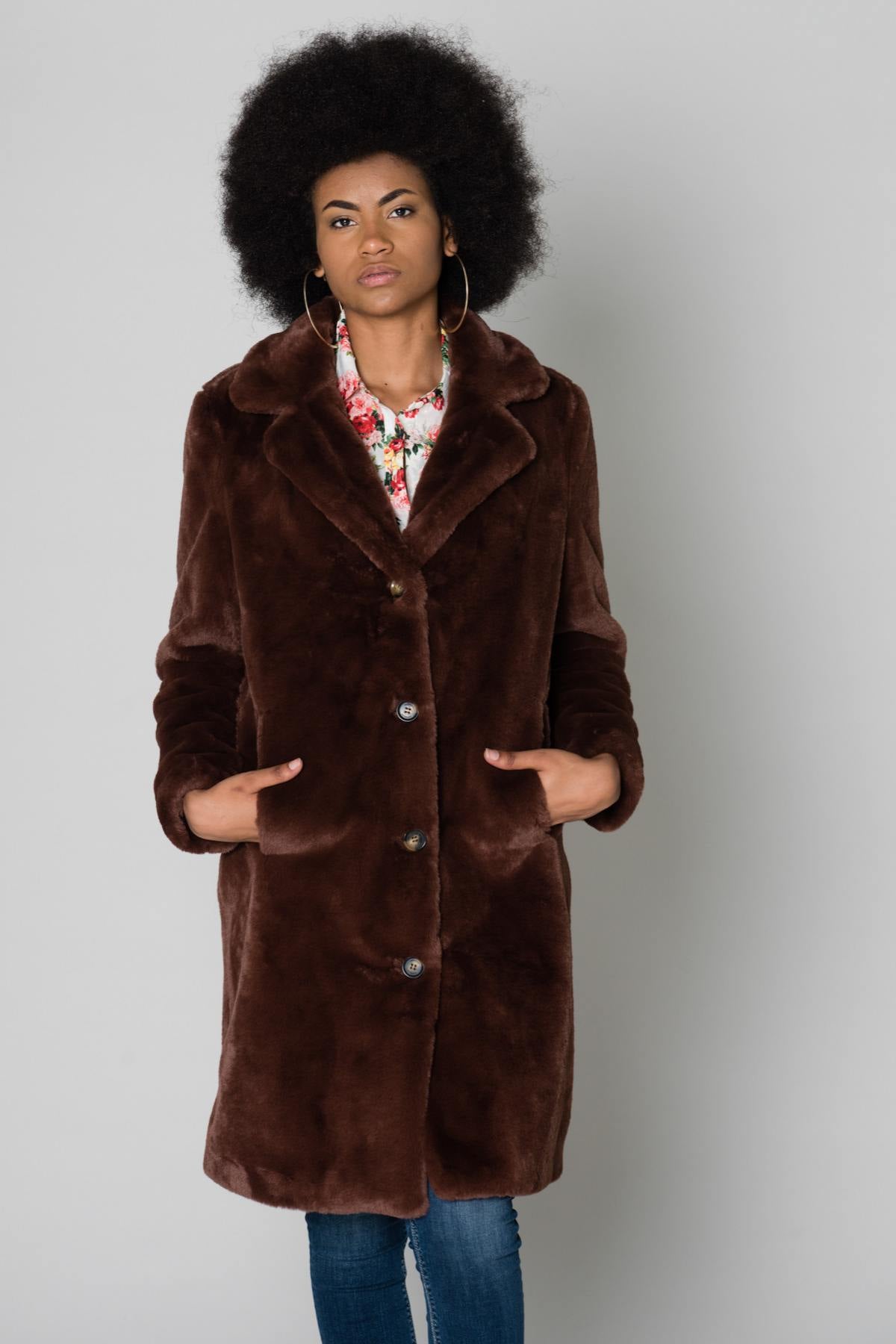 Brown faux fur coat - Image n°3