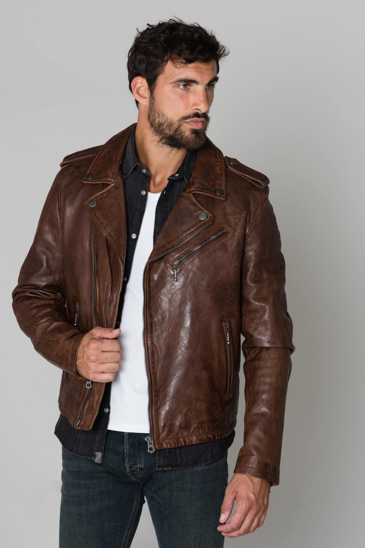 Men's dark cognac perf in lambskin - Image n°1