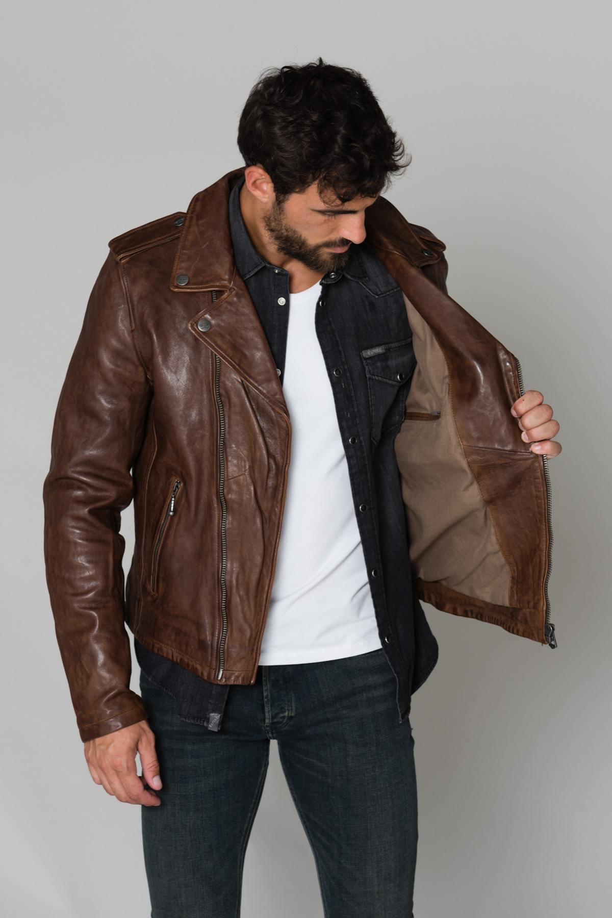 Men's dark cognac biker jacket in lambskin - Image n°4