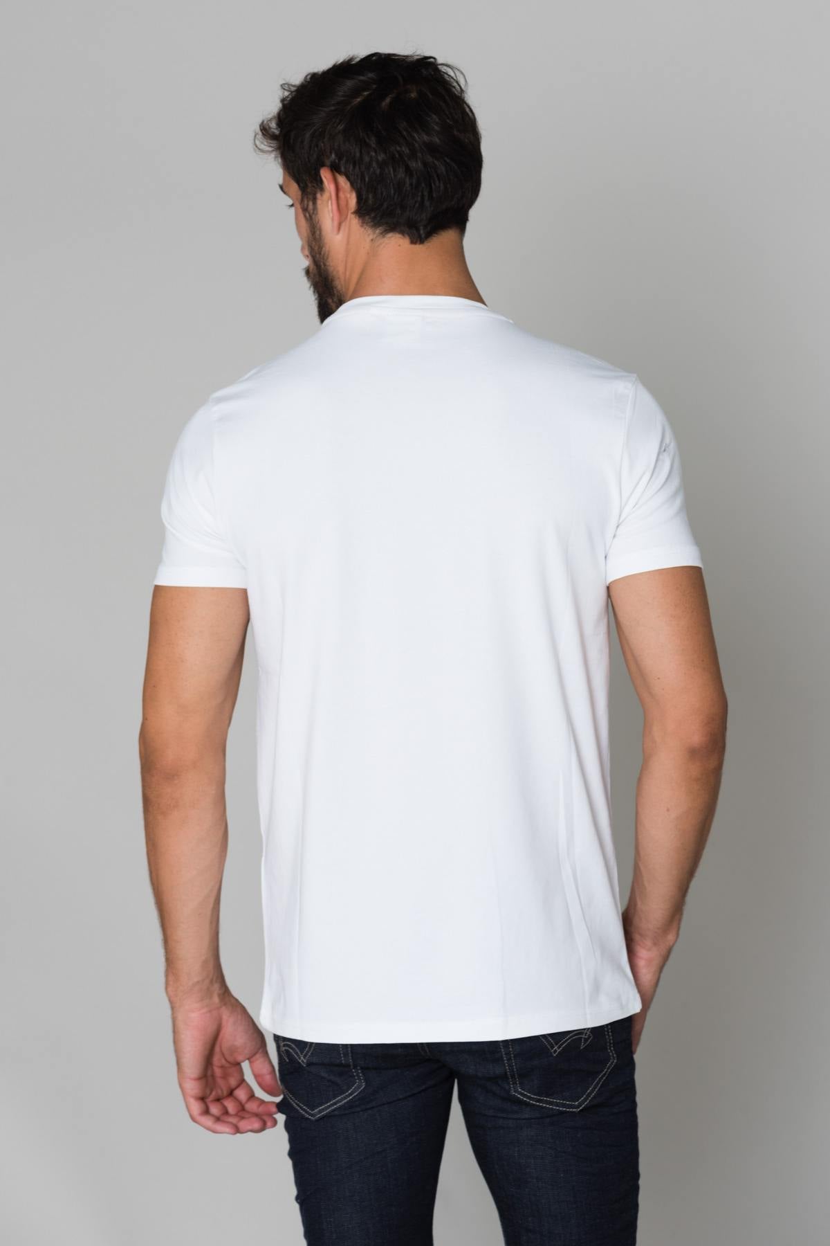 white men's t-shirt with torso print - Image n°4