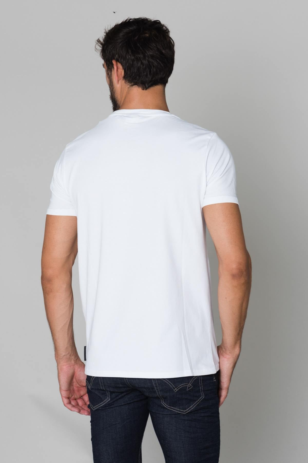 White t-shirt with logo on the chest - Image n°4