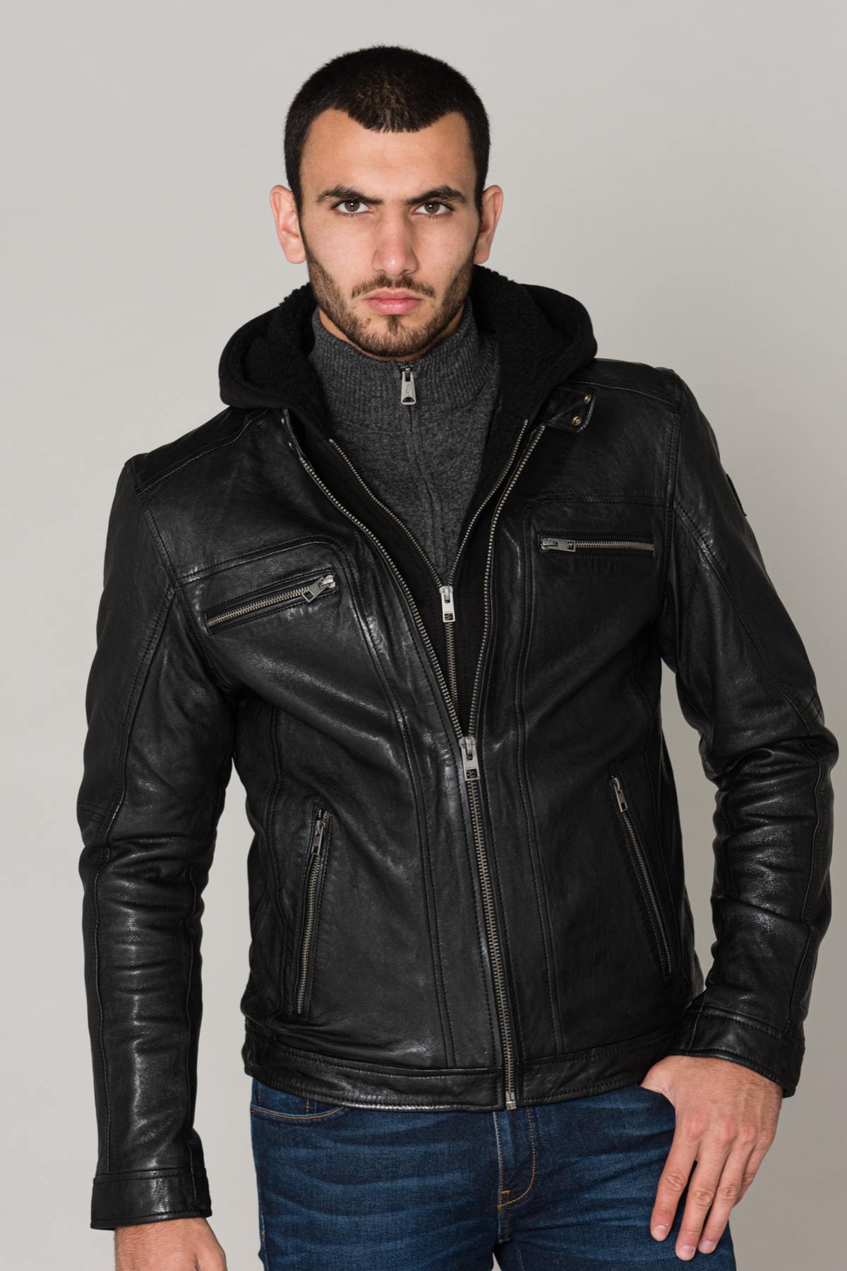  Men's black jacket with hood - Image n°1