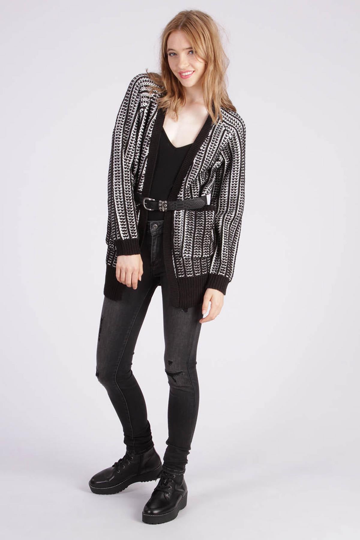 Black and white women's vest - Image n°2