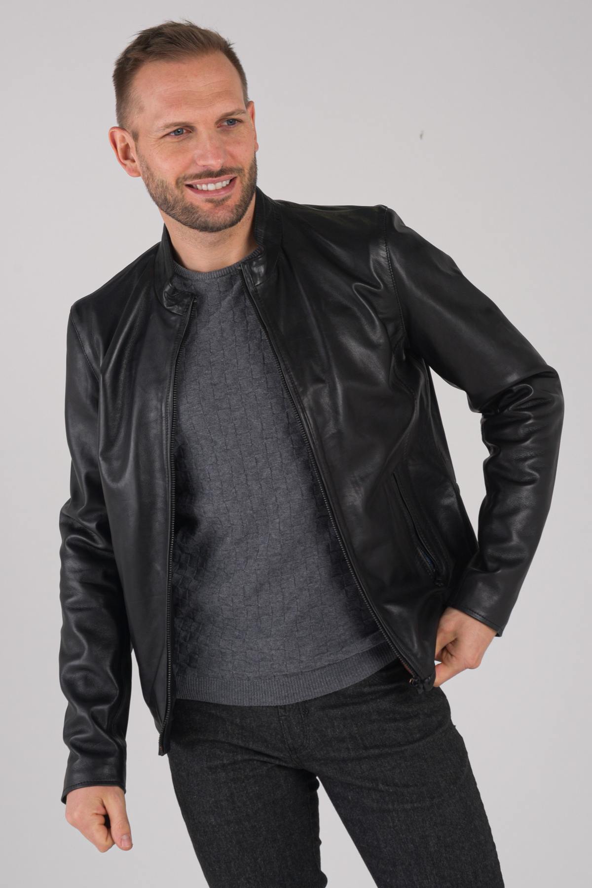 Men's black leather jacket - Image n°1