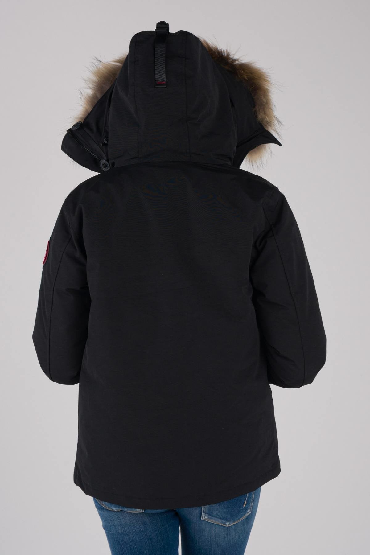 Women's black parka in extreme cold - Image n°7