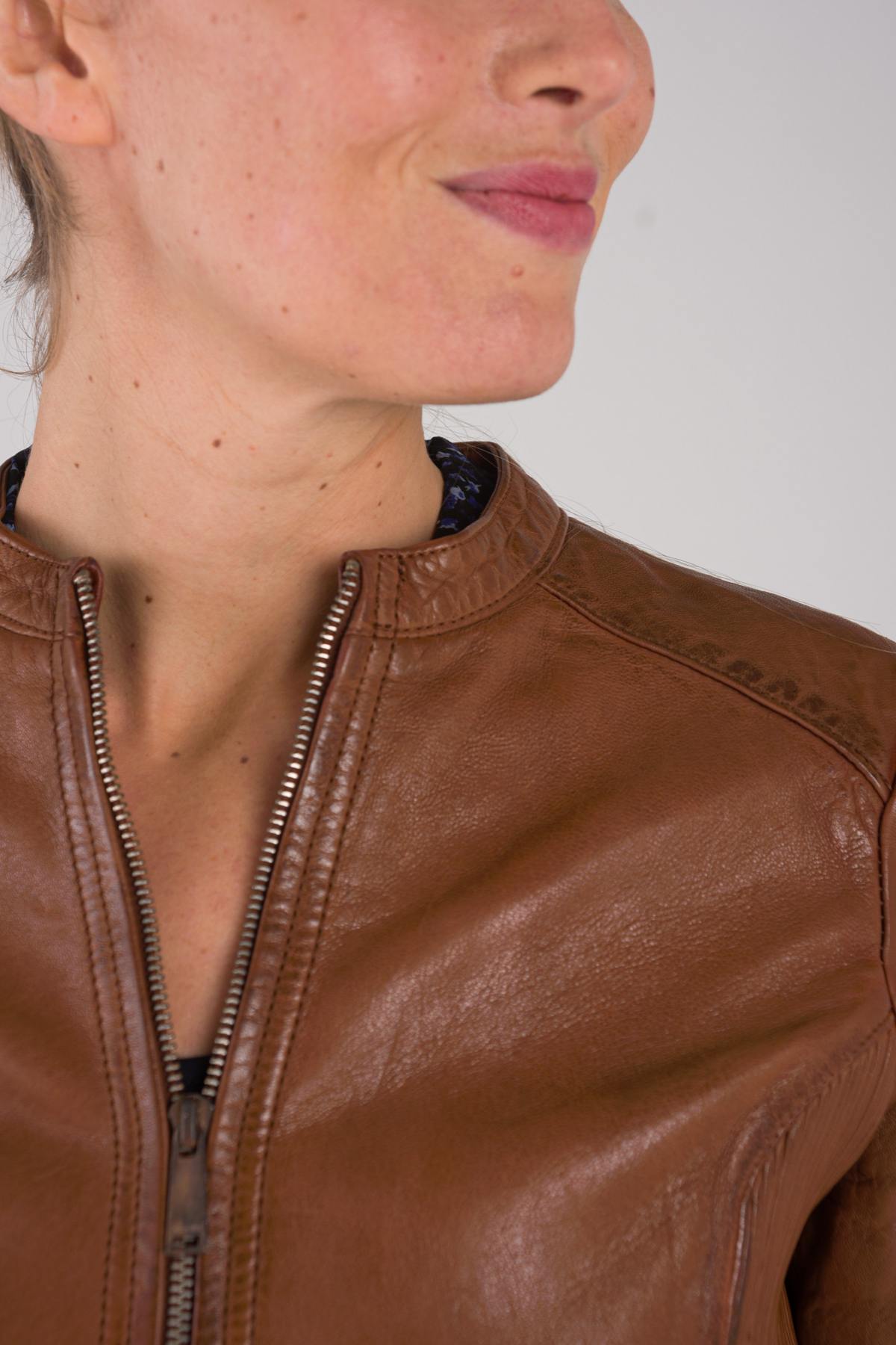 Spencer type leather jacket - Image n°7