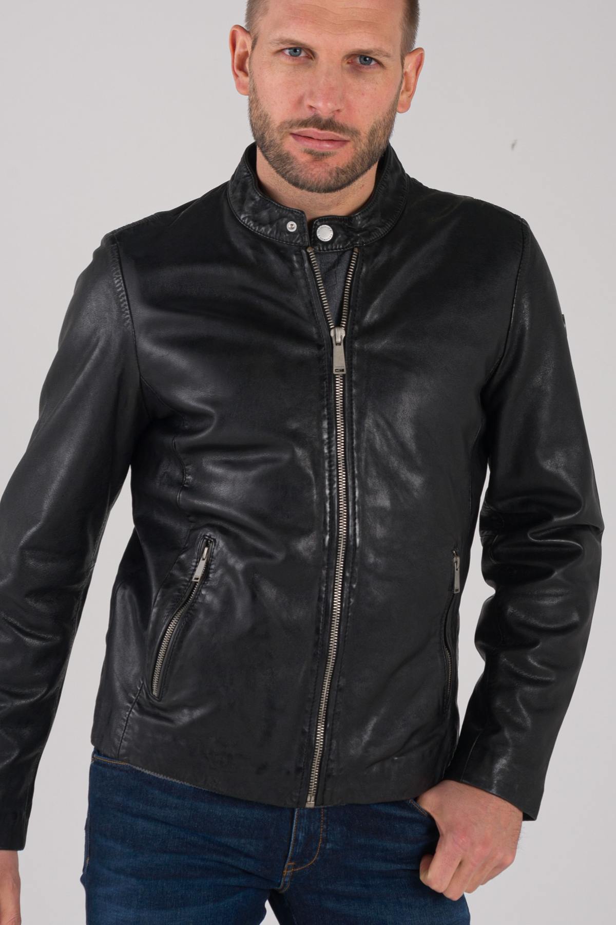 Men's black leather jacket - Image n°1