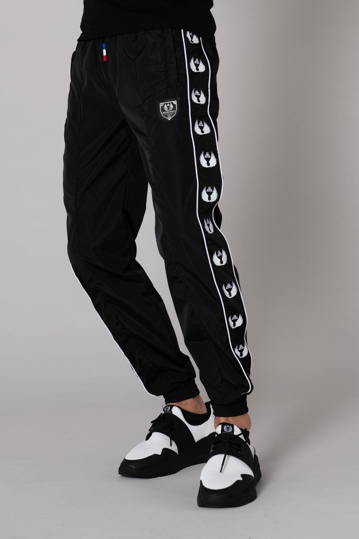 Black jogging pants - Image n°1