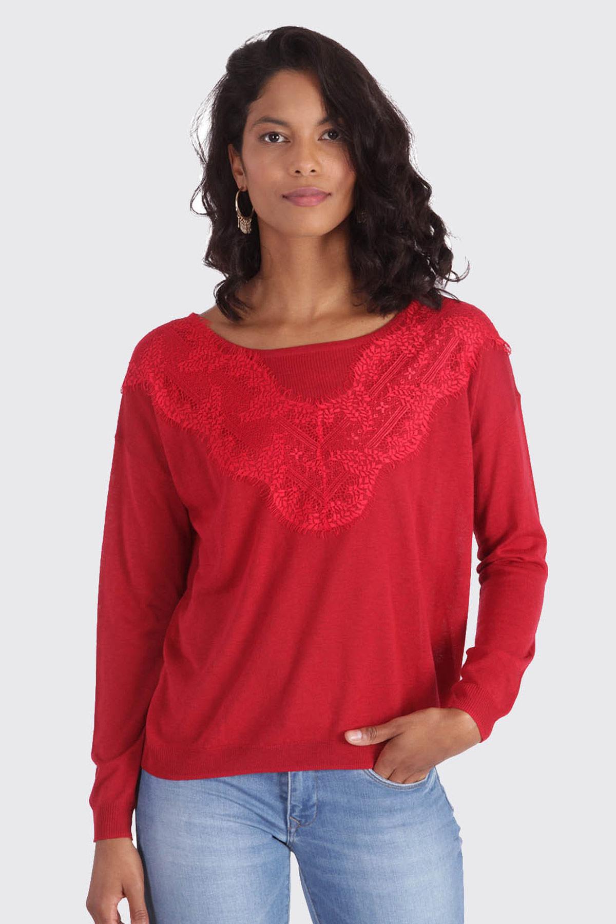 Thin red sweater with lace - Image n°1