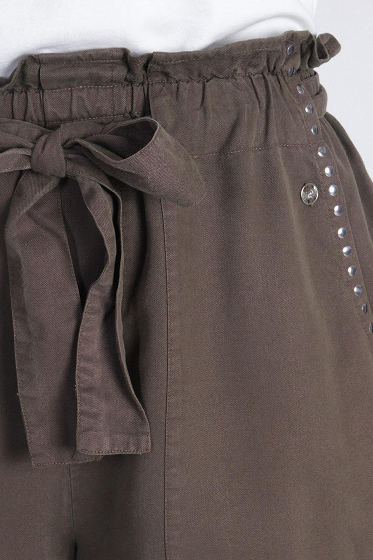 Women's summer shorts in khaki lyocell - Image n°4